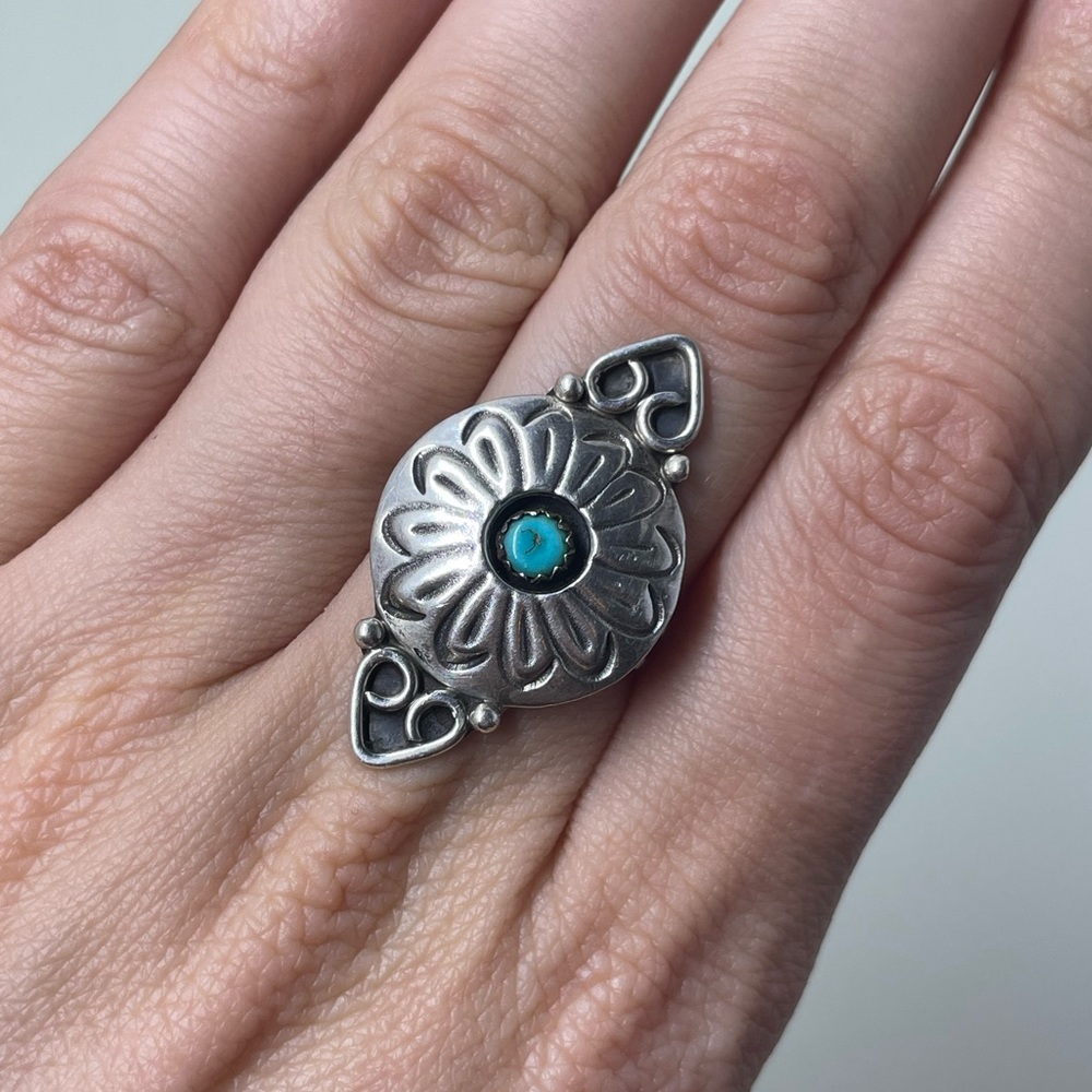 Sterling & Turquoise Ring - Picture 3 of 9